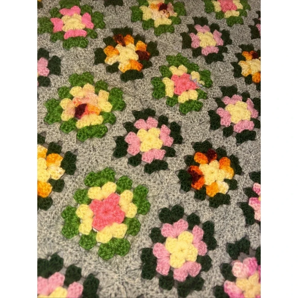Vtg 70's Handmade Granny Square Afghan Crochet Lap Throw Baby Blanket 48X34